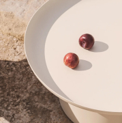 Stolik ogrodowy Arcola 70 cm kremowy kave home