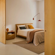 Szaka nocna Helvine dębowa Kave Home