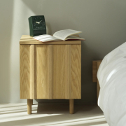 Szafka nocna Rib dębowa Normann Copenhagen