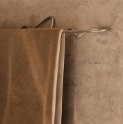 Wieszak ręcznikowy Curvature srebrny Ferm Living