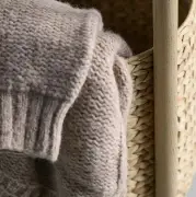 Wieszak na ubrania Cocoon dębowy Bolia