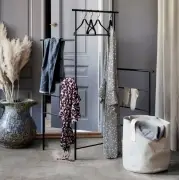 WIESZAK PODŁOGOWY DORA CZARNY FERM LIVING