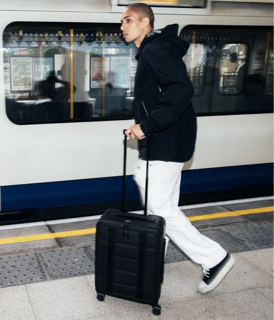 Walizka Ramverk Pro Carry-On Front-Access Czarna Db Journey